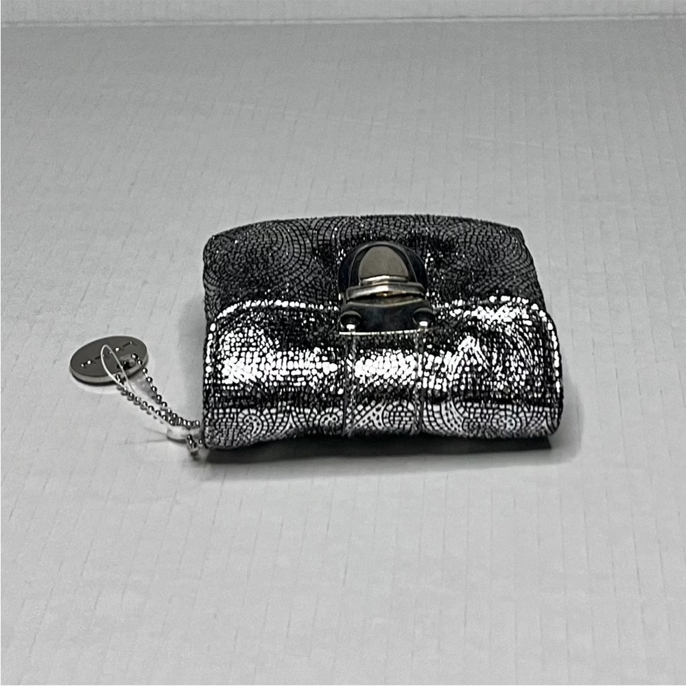 Lulu’s Metallic Wallet - Picture 8 of 13